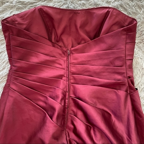 NWT David’s Bridal Short Pleated Satin Strapless Dress Style F14212 Wine Size 18 - Picture 7 of 15
